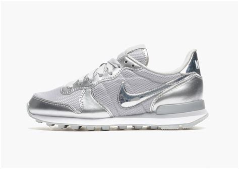 damen nike sneaker silber|Silberne Nike Schuhe online kaufen .